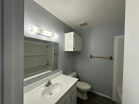 5th image of 6817 Wolflin Ave #104