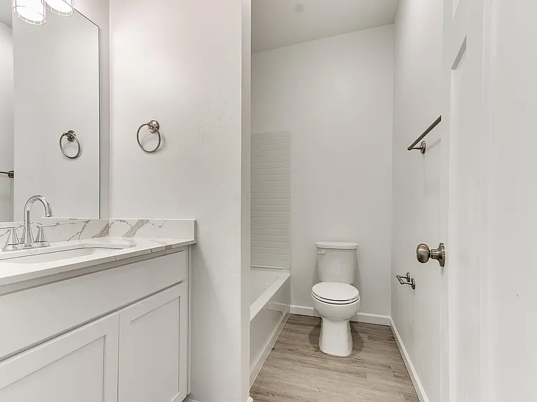 1425 E Park Pl — Photo 5