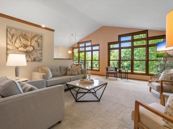 6961 Meadow Ct, Centerville, MN 55038
