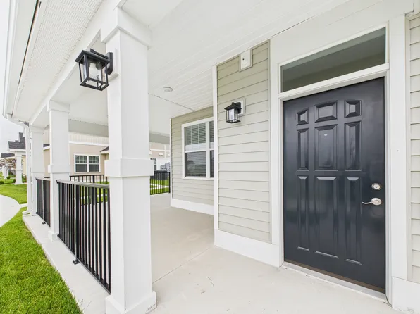 275 Quinn Ln #21-102, Lebanon, IN 46052