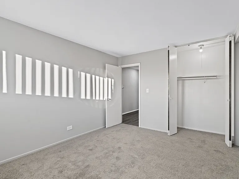 Unit 563-404 Bedroom & Closet | Apartment Homes For Rent in Bartlett, IL | Bartlett Lakes