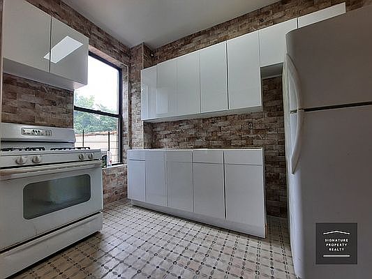 1st image of 27 Brevoort Pl