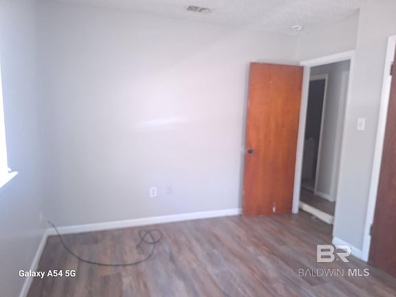 5th image of 2209 Wolf Ridge Rd #B