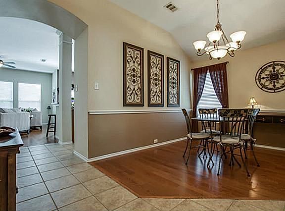 3rd image of 3601 Willow Springs Dr