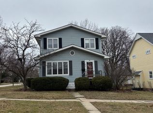140 S Grant St, Westmont, IL
