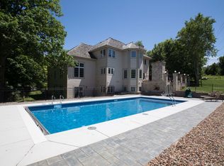 W299N1049 Saint James Way, Waukesha, WI 53188