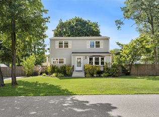 12 Lakeview Dr, Middle Island, NY 11953