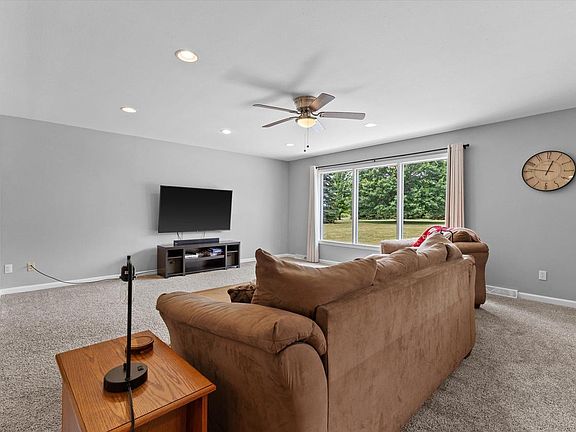 4th image of 3025 South ROAD