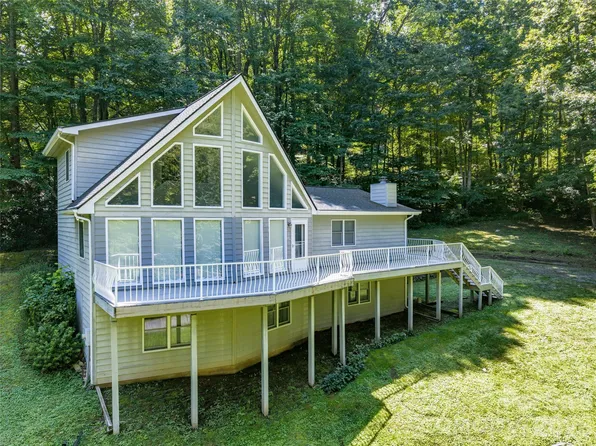 101 Friar Tuck Ln, Maggie Valley, NC 28751