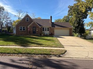 1114 Carriage Rd, Papillion, NE 68046