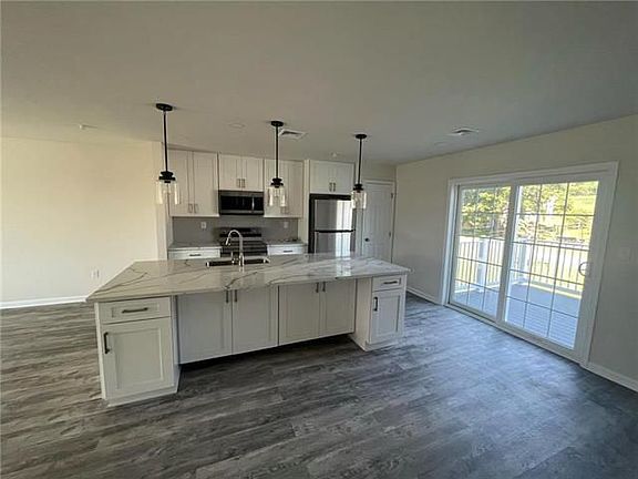 5th image of 548 Heckman Ave #C