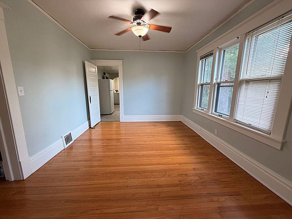 3rd image of 254 Warren Ave SE