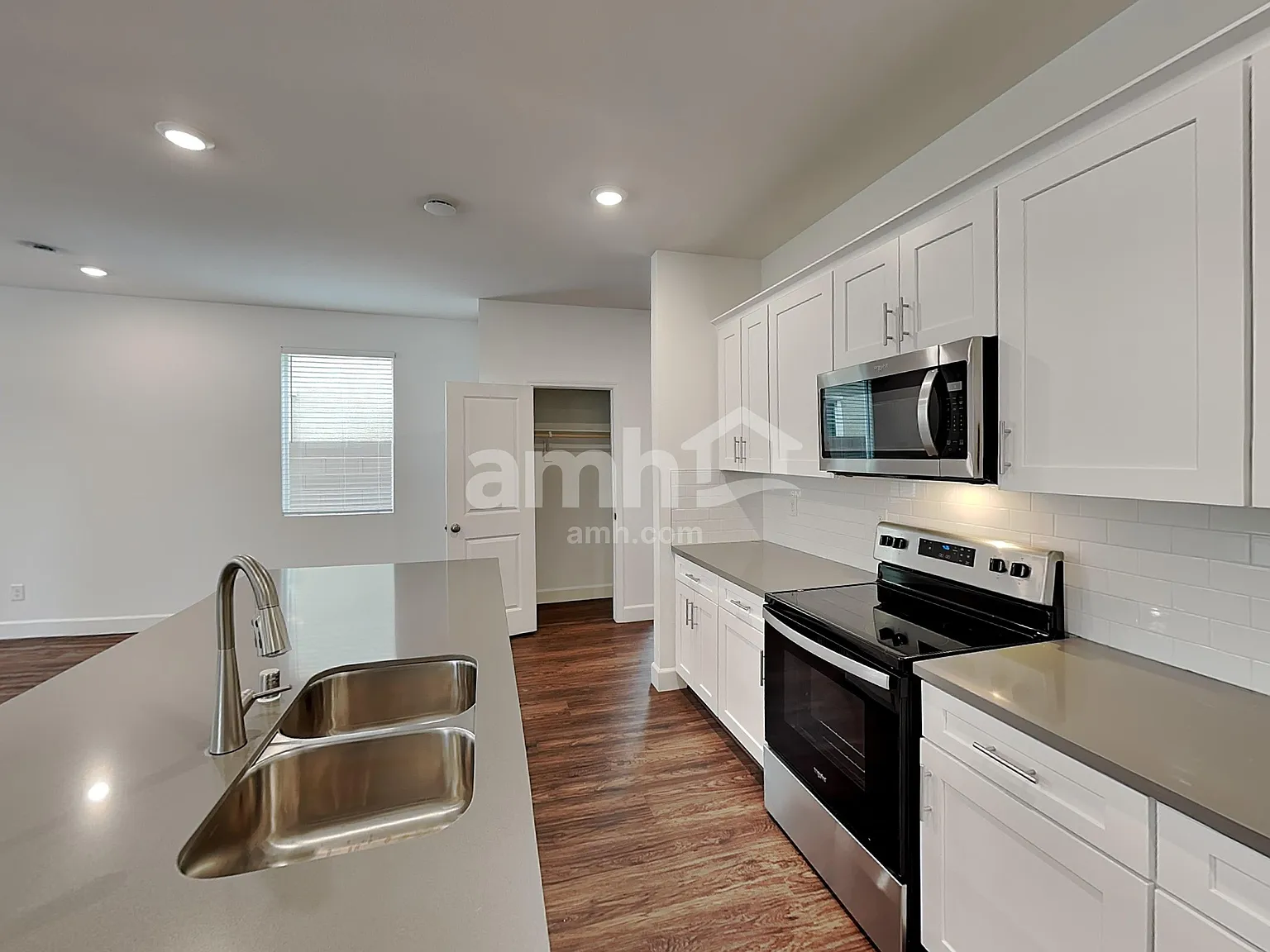 5 bed, 3.0 bath, 2395 sqft, $2,700 — Photo 3