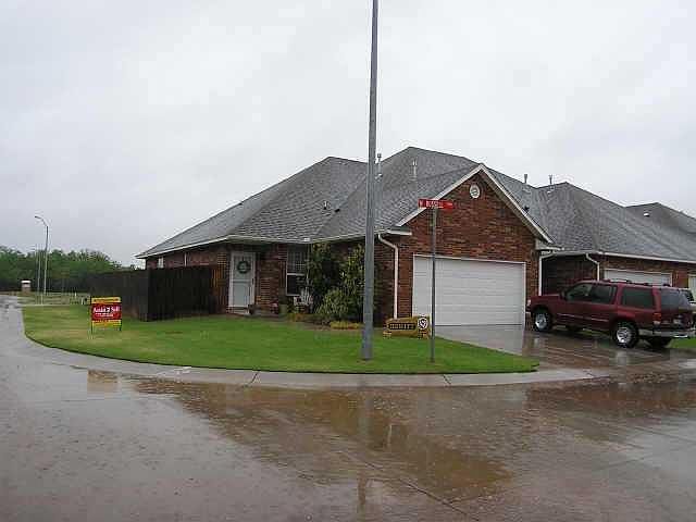 1st image of 510 N Russell Ter