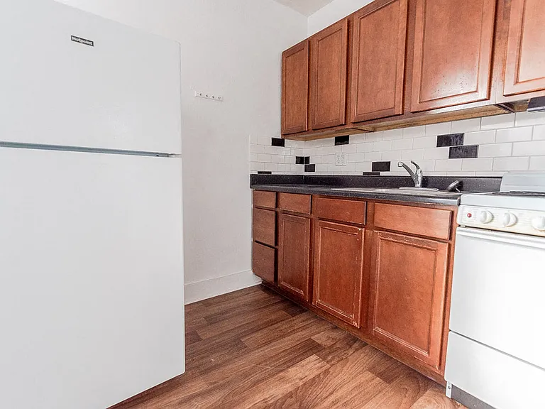 Seattle Apartments - Edwards on Fifth Apartments - Kitchen