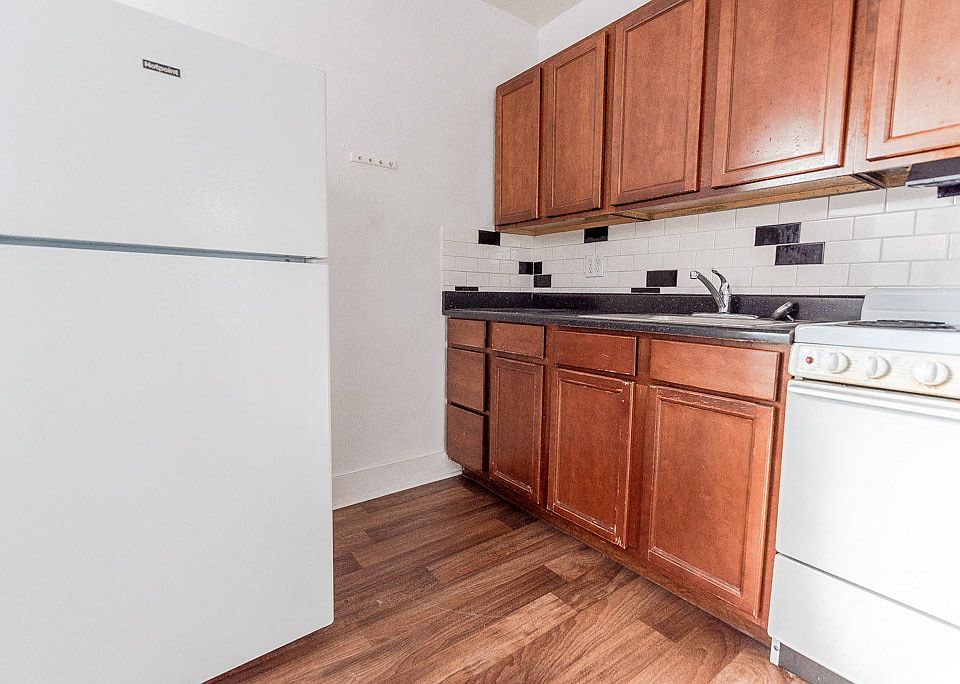 Seattle Apartments - Edwards on Fifth Apartments - Kitchen