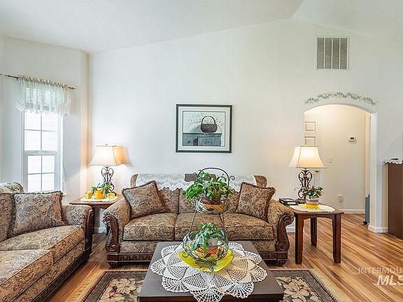 5th image of 1507 S Willow Creek Way