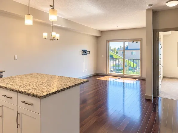 10530 56th Ave NW #201, Edmonton, AB T6H 0X7