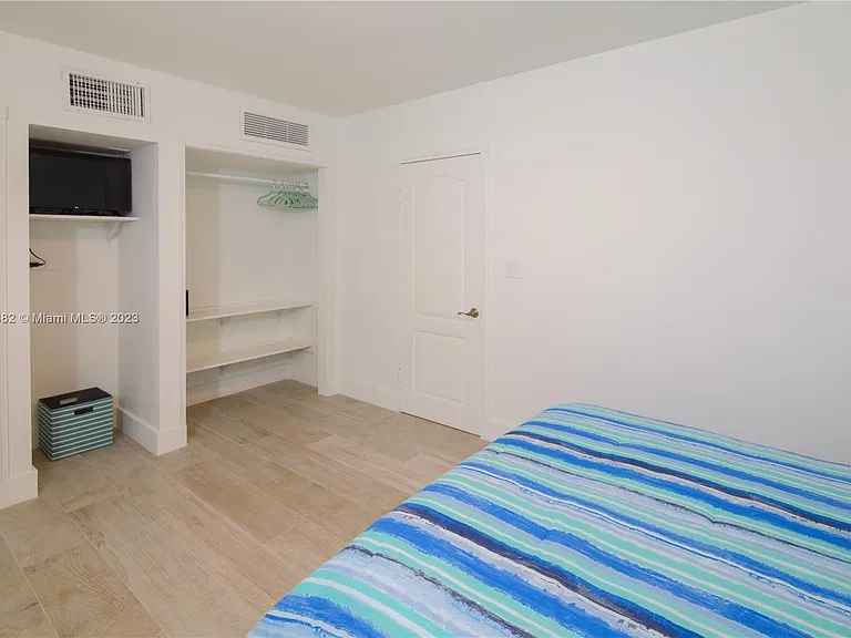 5005 Collins Ave #610 — Photo 20