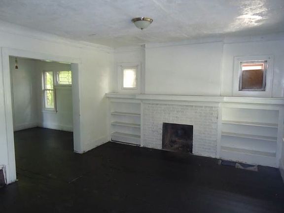 4th image of 2694 Blaine St