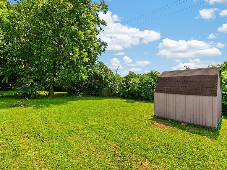 2423 Underwood St — Photo 36