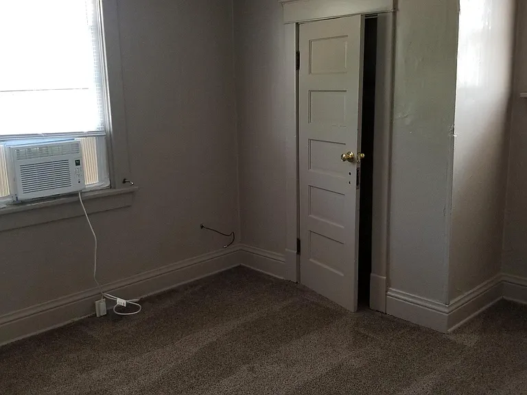 4830 S 22nd St — Photo 17