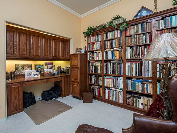 3rd Bedroom - Library