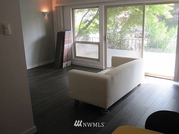 3rd image of 601 14th Avenue E #201