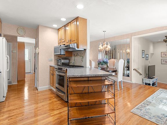 3rd image of 46 39th Street