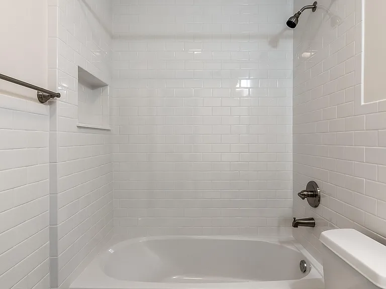 611 NE 34th St — Photo 12