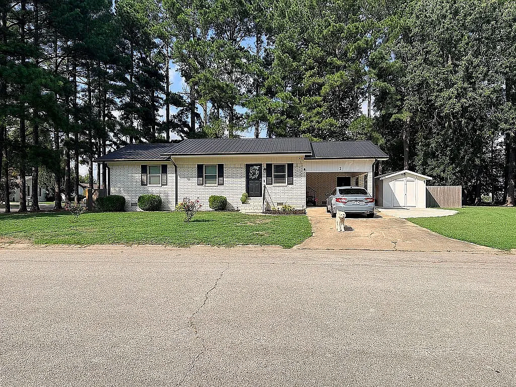 3 bed, 1224 sqft, $950 — Photo 2