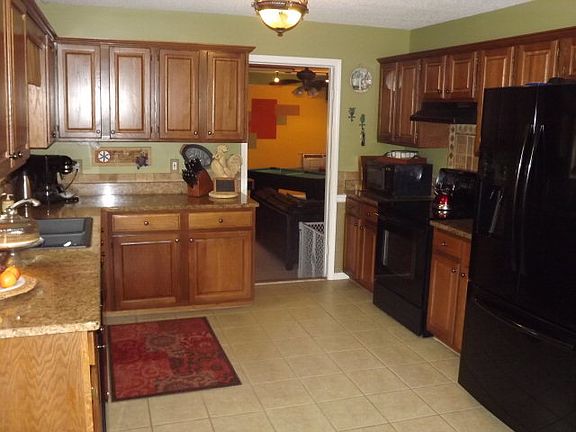 3rd image of 161 Heathwood Dr