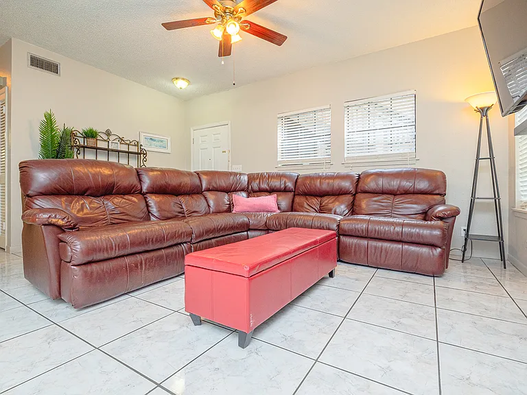210 Oak Bay St #403 — Photo 3