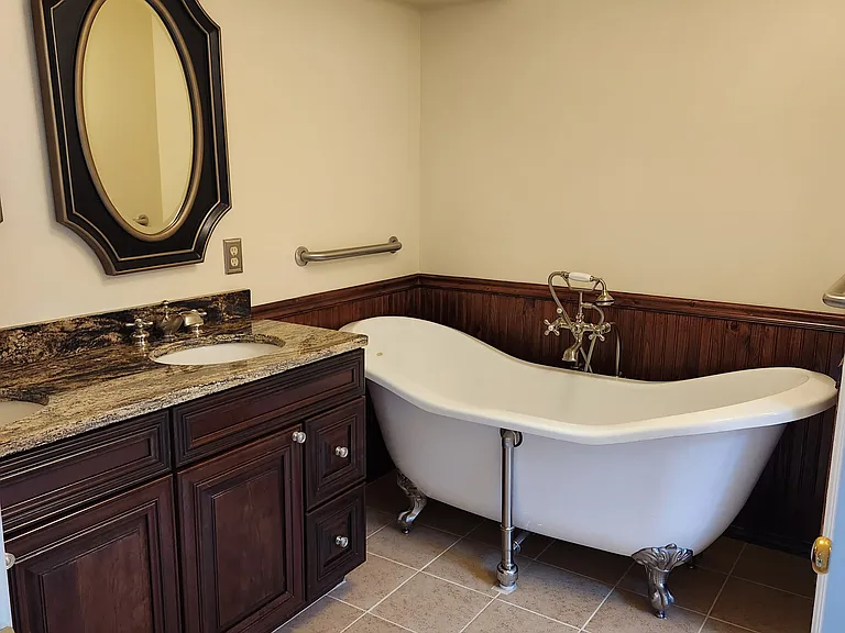 11908 Matthews Ct — Photo 13