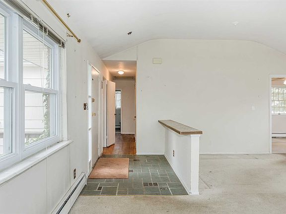 3rd image of 7 Maspeth Dr