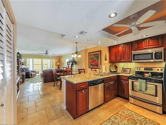 5th image of 2131 Lakeview Dr APT 900