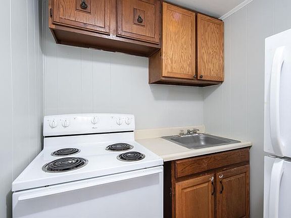 3rd image of 236 Saratoga St Unit 2