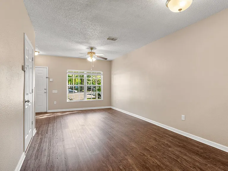 8611 Hunters Key Cir #8611 — Photo 8