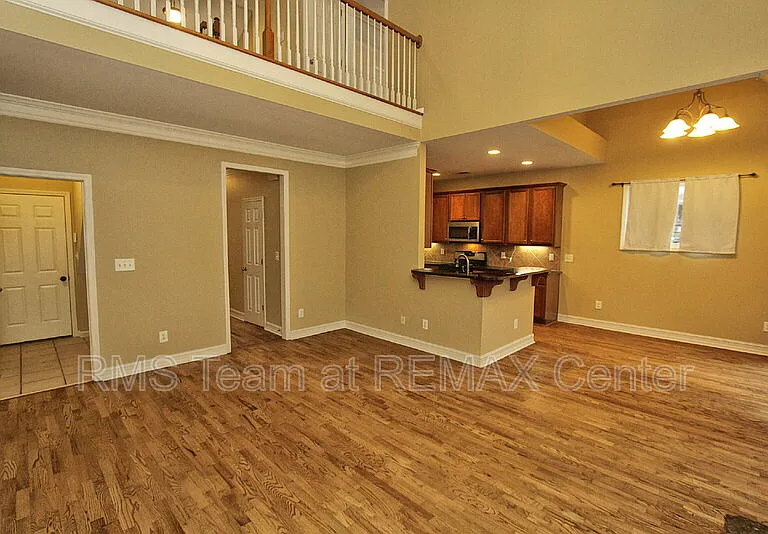 1360 Eastgate Ct SE — Photo 9
