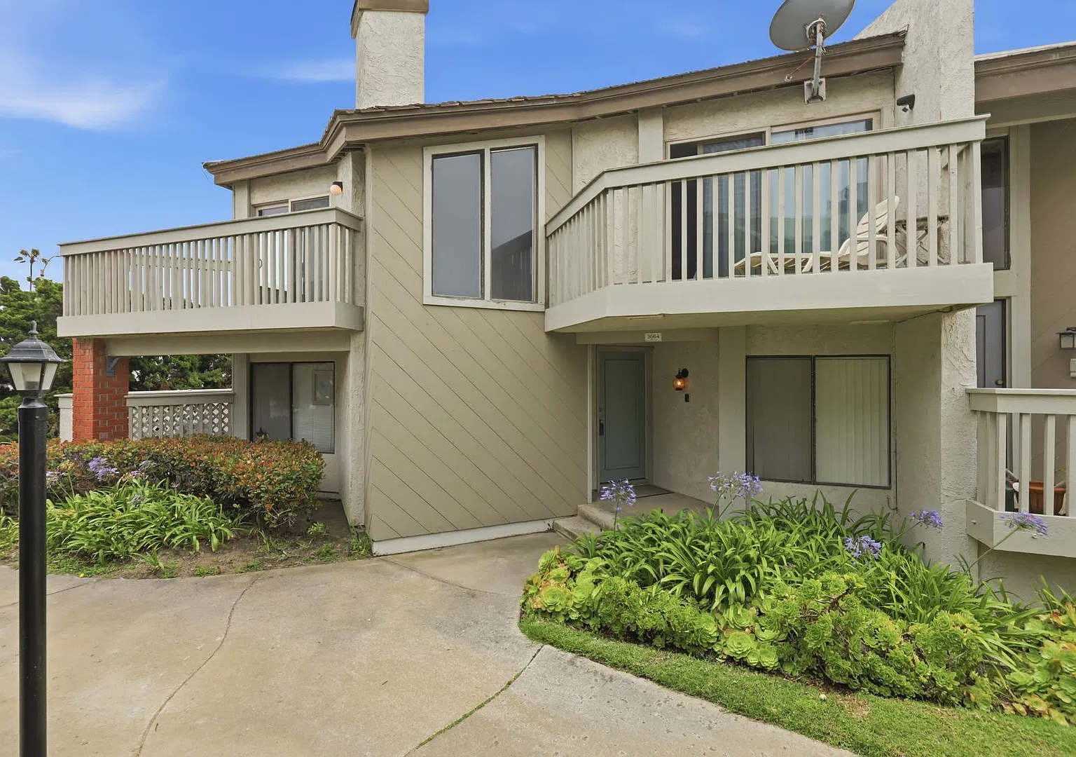 For Lease - 2+2 Condo Over Looking The Channel Islands Harbor W/Lots Of Amenities — Photo 1