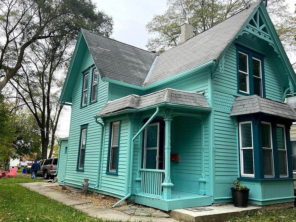 1st image of 220 Maria St