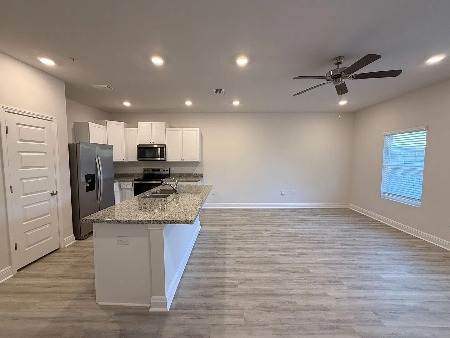 3 Bedroom 2.5 Bath Townhouse For Rent! — Photo 4