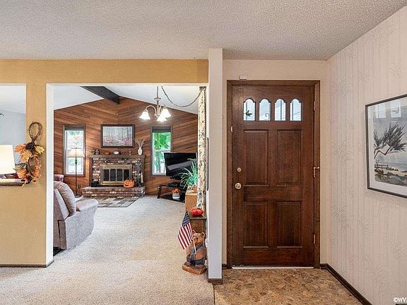 3rd image of 3963 47th Ave NE