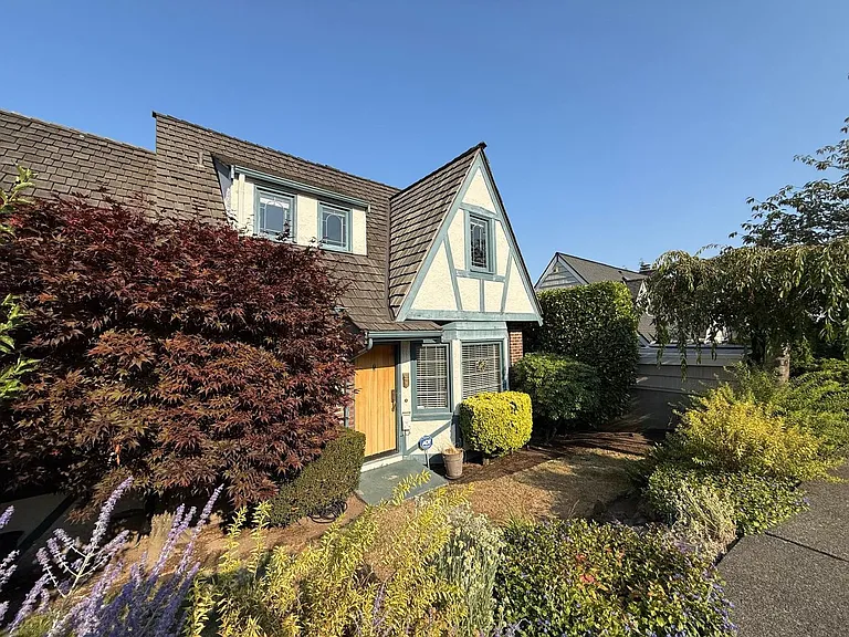 2466 Montavista Pl W — Photo 2
