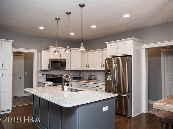 4th image of 305 Sweetwater Cir