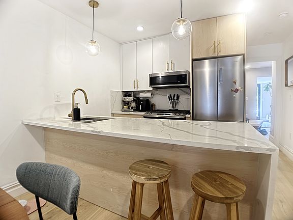 3rd image of 852 Hancock St #1