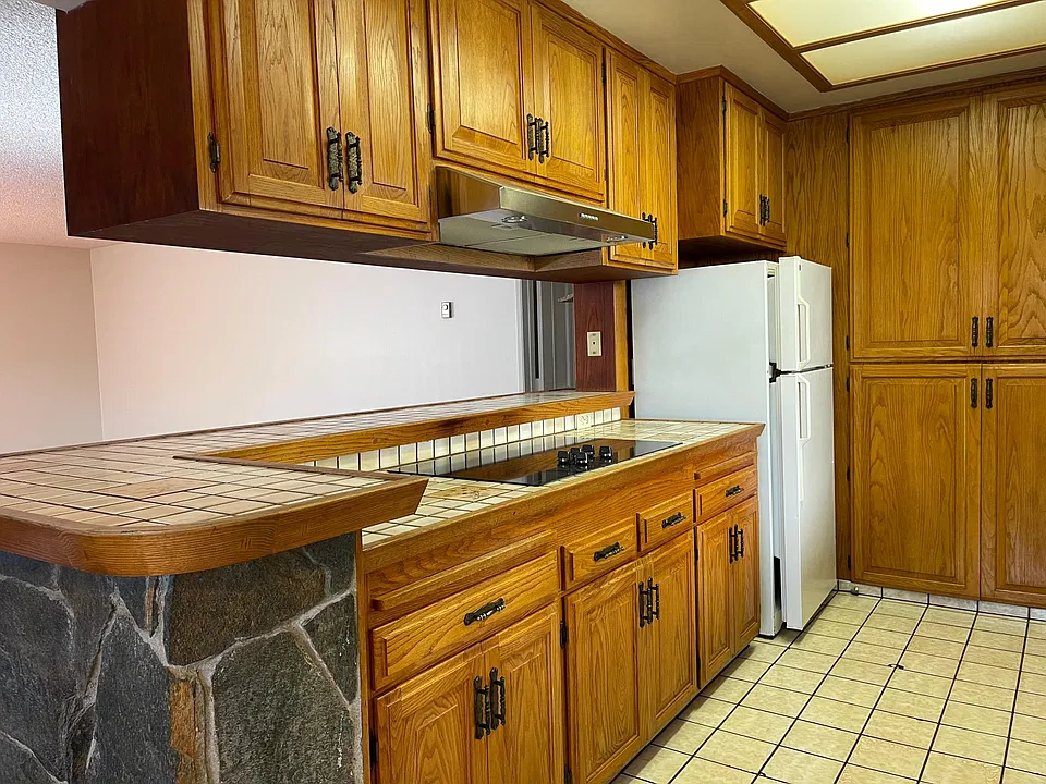 321 Gladys Ave #1