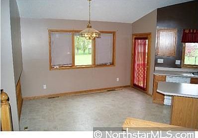5th image of 570 Tuttle Dr