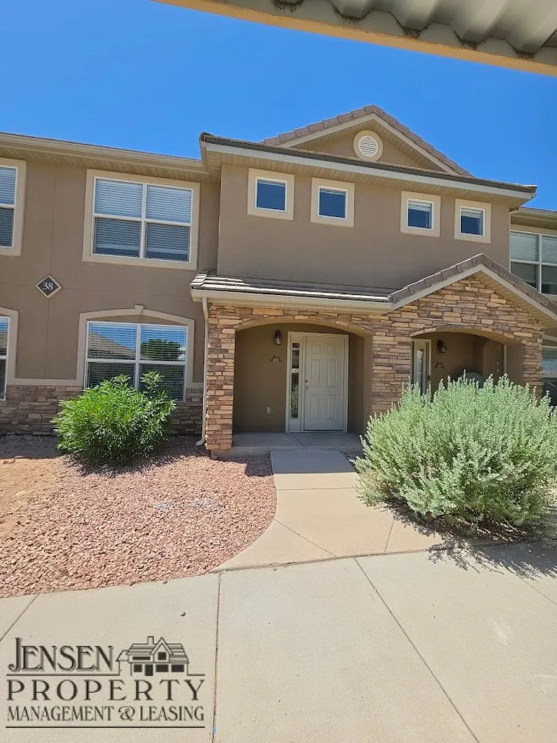 Hidden Valley Town Home — Photo 2