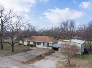 304 S Elm St, Celeste, TX 75423